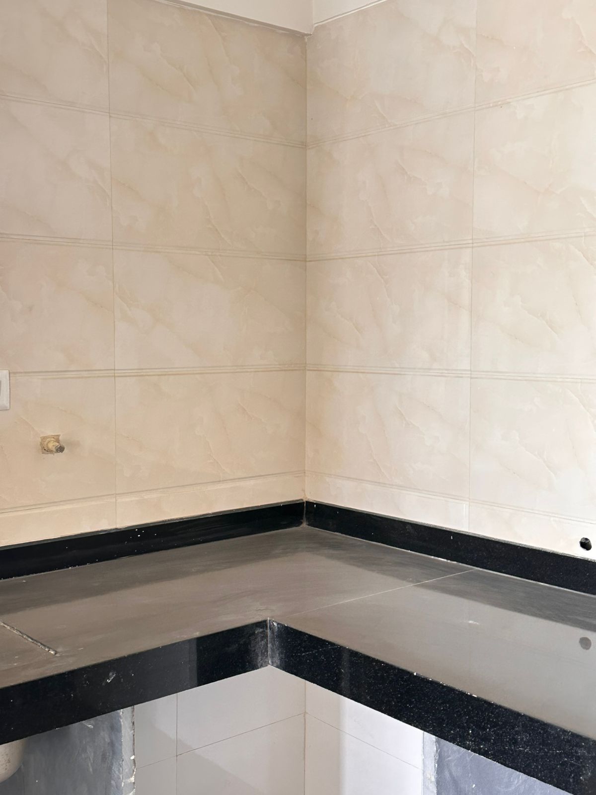 U Shaped Kitchen Platform & Kitchen Wall Tiles Fitting